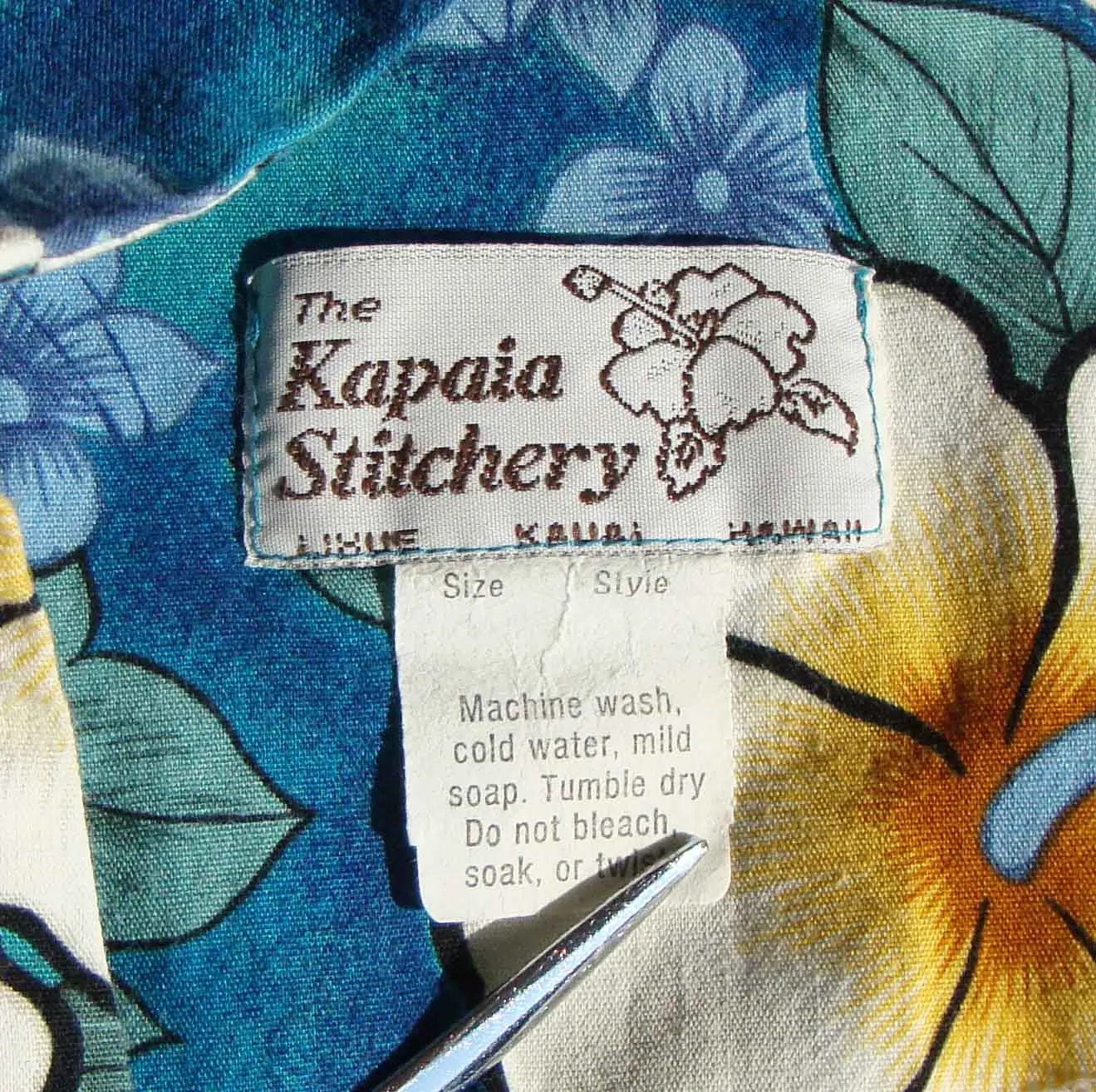 Vintage Hawaiian Dress Kapaia Stitchery Floral Hibiscus M